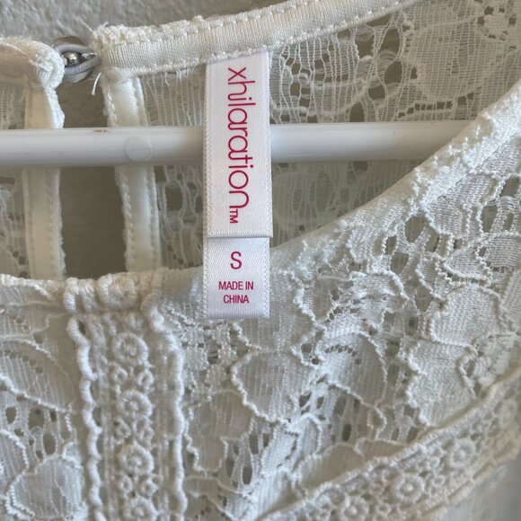 Women's White Eyelet Sleeveless Flutter Top Target Brand Xhilaration - Size S - Picture 3 of 4